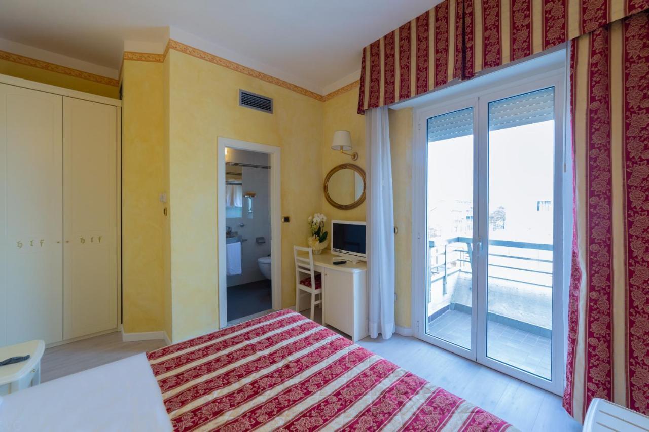Hotel Executive La Fiorita Римини Экстерьер фото